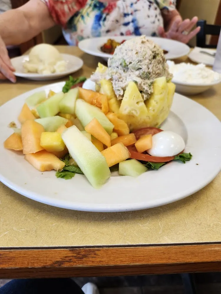 Pineapple Crown w Chicken Salad and Mix Fruit